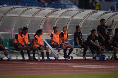 Bangkok-Tayland-17 Ağustos 2019: Tayland Beden Eğitimi Enstitüsü Chonburi, Tayland 'daki AFF 8-0 Singapur arasında görev yapan Tayland oyuncusu