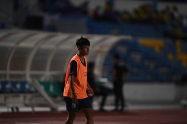 Bangkok-Tayland-17 Ağustos 2019: Tayland Beden Eğitimi Enstitüsü 'nde Tayland # 8-0 Singapur arasındaki AFF sırasında Tayland # 3 numaralı Saruda Konfay oyuncusuydu.