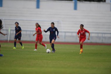 Bangkok-Tayland-17 Ağustos 2019: Tayland Beden Eğitimi Enstitüsü Chonburi 'de AFF ve 8-0 Singapur arasında Tayland' da 7 numaralı Silawan intamee oyuncusu