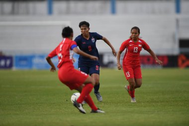 Bangkok-Tayland-17 Ağustos 2019: Tayland Beden Eğitimi Enstitüsü Chonburi, Tayland AFF 8-0 Singapur arasında Tayland # 9 numaralı Saowalak pengngam