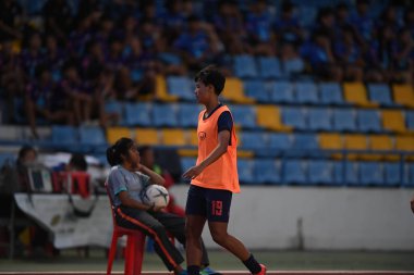 Bangkok-Tayland-17 Ağustos 2019: Tayland Beden Eğitimi Enstitüsü Chonburi, Tayland 'daki AFF 8-0 Singapur sırasında Tayland' da 19 numaralı Pitsamai Sornsai