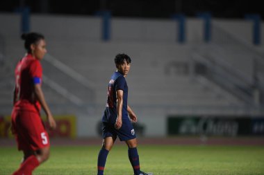 Bangkok-Tayland-17 Ağustos 2019: Tayland Beden Eğitimi Enstitüsü Chonburi, Tayland AFF 8-0 Singapur arasında 20 numaralı Wilaiporn boothduang # 20 oyuncusunun harekâtı