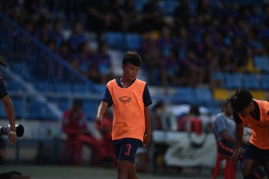 Bangkok-Tayland-17 Ağustos 2019: Tayland Beden Eğitimi Enstitüsü 'nde Tayland # 8-0 Singapur arasındaki AFF sırasında Tayland # 3 numaralı Saruda Konfay oyuncusuydu.