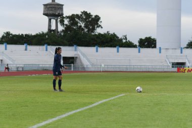 Bangkok-Tayland-17 Ağustos 2019: Tayland Beden Eğitimi Enstitüsü Chonburi 'de AFF ve 8-0 Singapur arasında Tayland' da 7 numaralı Silawan intamee oyuncusu