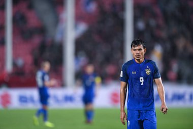 Bangkok-Tayland-9NOV2018: Tayland milli stadyumunda Timor leste ile Tayland arasındaki AFF Suzuki Kupası 2018 'de Adisak kraisorn oyuncusu eylemde