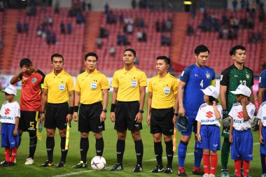 Bangkok-Tayland-9NOV2018: Tayland ile Tayland arasındaki AFF Suzuki Kupası 2018 'de Tayland milli stadyumunda Timor leste maçında hakemlik yapıyor