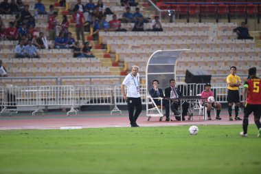 Bangkok-Tayland-9NOV2018: Tayland milli stadyumunda Timor leste ile Tayland arasındaki AFF Suzuki Kupası 2018 'de Milovan Rajevac teknik direktörü görev başında