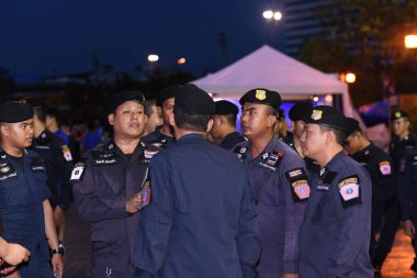 Bangkok-Tayland-9NOV2018: Tayland ile Tayland arasındaki AFF Suzuki Kupası 2018 'de Tayland Millî Stadyumu' ndaki Timor leste maçında takım güvenliği toplantısı