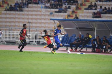 Bangkok-Tayland-9NOV2018: Tayland milli stadyumunda Timor leste ile Tayland arasındaki AFF Suzuki Kupası 2018 'de Adisak kraisorn oyuncusu eylemde