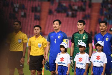 Bangkok-Tayland-9NOV2018: Tayland milli stadyumunda Timor leste ile Tayland arasındaki AFF Suzuki Kupası 2018 maçında Chalermpong Keadkaew oyuncusu