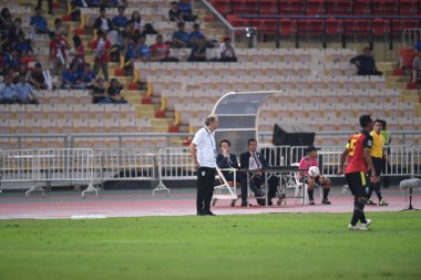 Bangkok-Tayland-9NOV2018: Tayland milli stadyumunda Timor leste ile Tayland arasındaki AFF Suzuki Kupası 2018 'de Milovan Rajevac teknik direktörü görev başında