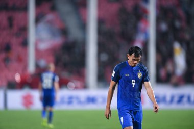 Bangkok-Tayland-9NOV2018: Tayland milli stadyumunda Timor leste ile Tayland arasındaki AFF Suzuki Kupası 2018 'de Adisak kraisorn oyuncusu eylemde