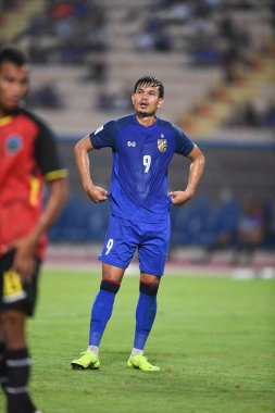 Bangkok-Tayland-9NOV2018: Tayland milli stadyumunda Timor leste ile Tayland arasındaki AFF Suzuki Kupası 2018 'de Adisak kraisorn oyuncusu eylemde