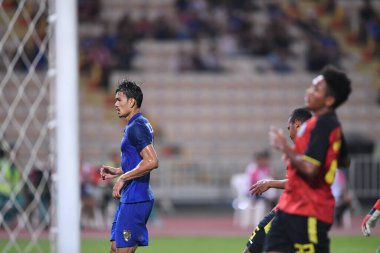 Bangkok-Tayland-9NOV2018: Tayland milli stadyumunda Timor leste ile Tayland arasındaki AFF Suzuki Kupası 2018 'de Adisak kraisorn oyuncusu eylemde