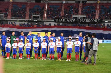 Bangkok-Tayland-9NOV2018: Tayland Milli Stadyumu 'nda Tayland ile Tayland arasındaki AFF Suzuki Kupası 2018 maçında oynayan oyuncu