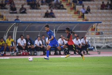 Bangkok-Tayland-9NOV2018: Tayland milli stadyumu Timor Leste karşısında Tayland AFF Suzuki Kupası 2018 'de Mongkol Tossakai oynuyordu