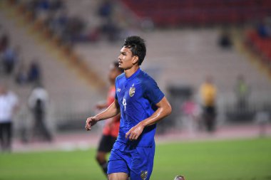 Bangkok-Tayland-9NOV2018: Tayland milli stadyumunda Timor leste ile Tayland arasındaki AFF Suzuki Kupası 2018 'de Adisak kraisorn oyuncusu eylemde