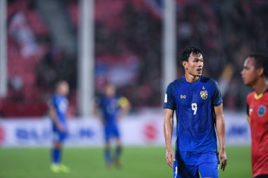 Bangkok-Tayland-9NOV2018: Tayland milli stadyumunda Timor leste ile Tayland arasındaki AFF Suzuki Kupası 2018 'de Adisak kraisorn oyuncusu eylemde