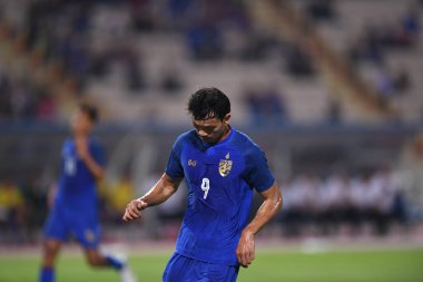 Bangkok-Tayland-9NOV2018: Tayland milli stadyumunda Timor leste ile Tayland arasındaki AFF Suzuki Kupası 2018 'de Adisak kraisorn oyuncusu eylemde