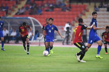 Bangkok-Tayland-9NOV2018: Tayland milli stadyumunda Timor leste ile Tayland arasındaki AFF Suzuki Kupası 2018 maçında Nurul Sriyangem oynuyordu