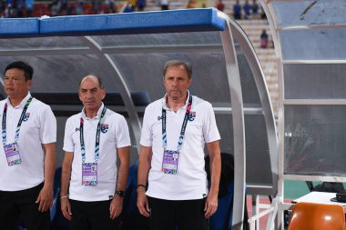 Bangkok-Tayland-9NOV2018: Tayland milli stadyumunda Timor leste ile Tayland arasındaki AFF Suzuki Kupası 2018 'de Milovan Rajevac teknik direktörü görev başında