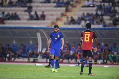 Bangkok-Tayland-9NOV2018: Tayland milli stadyumunda Timor leste ile Tayland arasındaki AFF Suzuki Kupası 2018 'de Adisak kraisorn oyuncusu eylemde