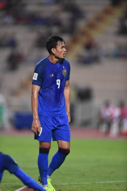 Bangkok-Tayland-9NOV2018: Tayland milli stadyumunda Timor leste ile Tayland arasındaki AFF Suzuki Kupası 2018 'de Adisak kraisorn oyuncusu eylemde