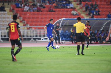 Bangkok-Tayland-9NOV2018: Tayland milli stadyumunda Timor leste ile Tayland arasındaki AFF Suzuki Kupası 2018 maçında Tayland 'ın Thitipan phungjan oyuncusu eylemde