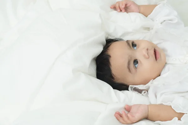 Retrato Bebé Asiático Cama — Foto de Stock