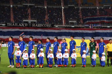 Bangkok-Tayland-17NOV2018: Tayland Milli Stadyumu 'nda Tayland ile Endonezya arasındaki AFF Suzuki Kupası 2018' de oynayan oyuncu