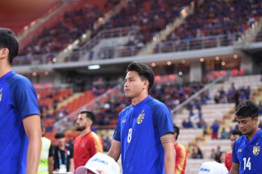 Bangkok-Tayland-17NOV2018: Tayland milli stadyumunda Tayland ile Endonezya arasındaki AFF Suzuki Kupası 2018 sırasında Tayland 'ın Thitipan phuangjan oyuncusu eylemde