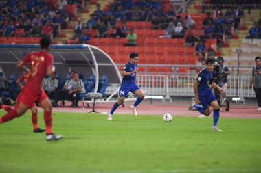 Bangkok-Tayland-17NOV2018: Tayland milli stadyumunda Tayland ile Endonezya arasındaki AFF Suzuki Kupası 2018 'de Korrakod Viriyaudomsiri oyuncusu