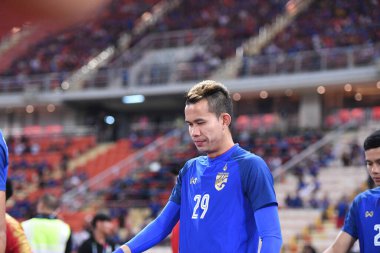 Bangkok-Tayland-17NOV2018: Tayland milli stadyumunda Tayland ile Endonezya arasındaki AFF Suzuki Kupası 2018 'de Sanrawat dechmitr oyuncusu eylemde