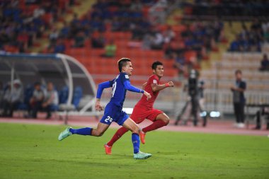 Bangkok-Tayland-17NOV2018: Tayland milli stadyumunda Tayland ile Endonezya arasındaki AFF Suzuki Kupası 2018 'de Sanrawat dechmitr oyuncusu eylemde