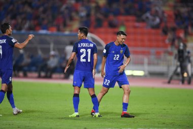 Bangkok-Tayland-17NOV2018: Tayland milli stadyumunda Tayland ile Endonezya arasındaki AFF Suzuki Kupası 2018 'de Pokklao Anan oyuncusu gol için kutlama yaptı