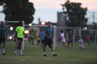Buriram-Tayland-7Jun2019: Remko bicentini baş antrenörü Curacao 'nun antrenmanı sırasında, Chang antrenman sahası 1, gömme, Tayland