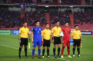 Bangkok-Tayland-17NOV2018: Tayland milli stadyumunda Tayland ile Endonezya arasındaki AFF Suzuki Kupası 2018 'de Chalermpongn keadkaew oyuncusu