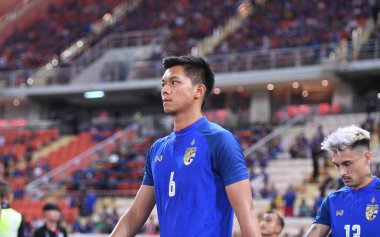 Bangkok-Tayland-17NOV2018: Tayland milli stadyumunda Tayland ile Endonezya arasındaki AFF Suzuki Kupası 2018 'de Pansa Hemwiboon oyuncusu eylemde