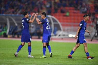Bangkok-Tayland-17NOV2018: Tayland milli stadyumunda Tayland ile Endonezya arasındaki AFF Suzuki Kupası 2018 'de Pokklao Anan oyuncusu gol için kutlama yaptı