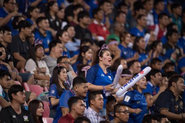 Bangkok-Tayland-17NOV2018: Tayland ile Endonezya arasındaki AFF Suzuki Kupası 2018 yılındaki ulusal stadyum, Tayland karşılaşmasında kimliği belirsiz taraftar