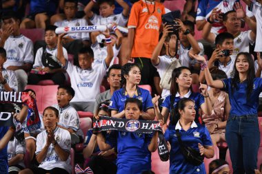 Bangkok-Tayland-17NOV2018: Tayland ile Endonezya arasındaki AFF Suzuki Kupası 2018 yılındaki ulusal stadyum, Tayland karşılaşmasında kimliği belirsiz taraftar