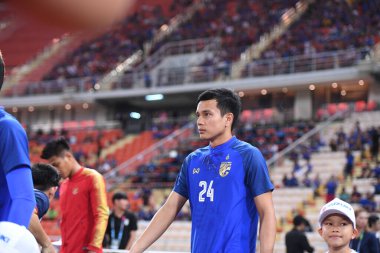 Bangkok-Tayland-17NOV2018: Tayland milli stadyumunda Tayland ile Endonezya arasındaki AFF Suzuki Kupası 2018 'de Korrakod Viriyaudomsiri oyuncusu
