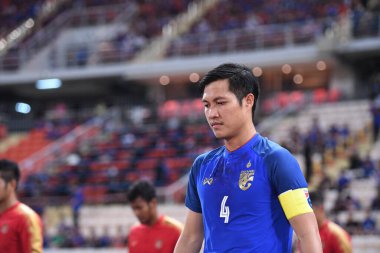 Bangkok-Tayland-17NOV2018: Tayland milli stadyumunda Tayland ile Endonezya arasındaki AFF Suzuki Kupası 2018 'de Chalermpongn keadkaew oyuncusu