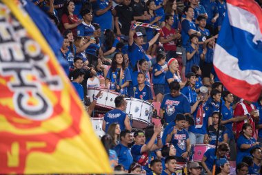 Bangkok-Tayland-17NOV2018: Tayland ile Endonezya arasındaki AFF Suzuki Kupası 2018 yılındaki ulusal stadyum, Tayland karşılaşmasında kimliği belirsiz taraftar