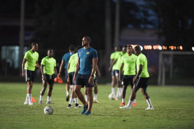 Buriram-Tayland-7 Haziran 2019: Curacao 'nun kadrolu antrenörü, Chang antrenman sahası 1, buriram, thailand' da Vietnam 'a karşı antrenman öncesinde görev başında