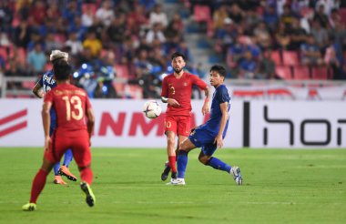 Bangkok-Tayland-17NOV2018: Tayland milli stadyumunda Tayland ile Endonezya arasındaki AFF Suzuki Kupası 2018 sırasında Tanaboon Kesarat oynuyordu