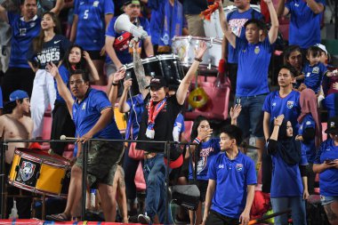Bangkok-Tayland-17NOV2018: Tayland ile Endonezya arasındaki AFF Suzuki Kupası 2018 yılındaki ulusal stadyum, Tayland karşılaşmasında kimliği belirsiz taraftar