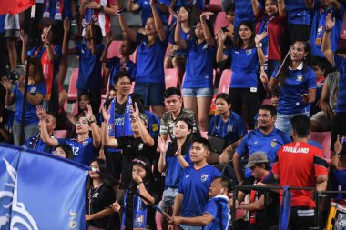 Bangkok-Tayland-17NOV2018: Tayland ile Endonezya arasındaki AFF Suzuki Kupası 2018 yılındaki ulusal stadyum, Tayland karşılaşmasında kimliği belirsiz taraftar