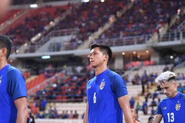 Bangkok-Tayland-17NOV2018: Tayland milli stadyumunda Tayland ile Endonezya arasındaki AFF Suzuki Kupası 2018 'de Pansa Hemwiboon oyuncusu eylemde