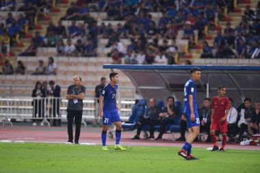 Bangkok-Tayland-17NOV2018: Tayland milli stadyumunda Tayland ile Endonezya arasındaki AFF Suzuki Kupası 2018 sırasında Pokklao anan oyuncusu eylemde